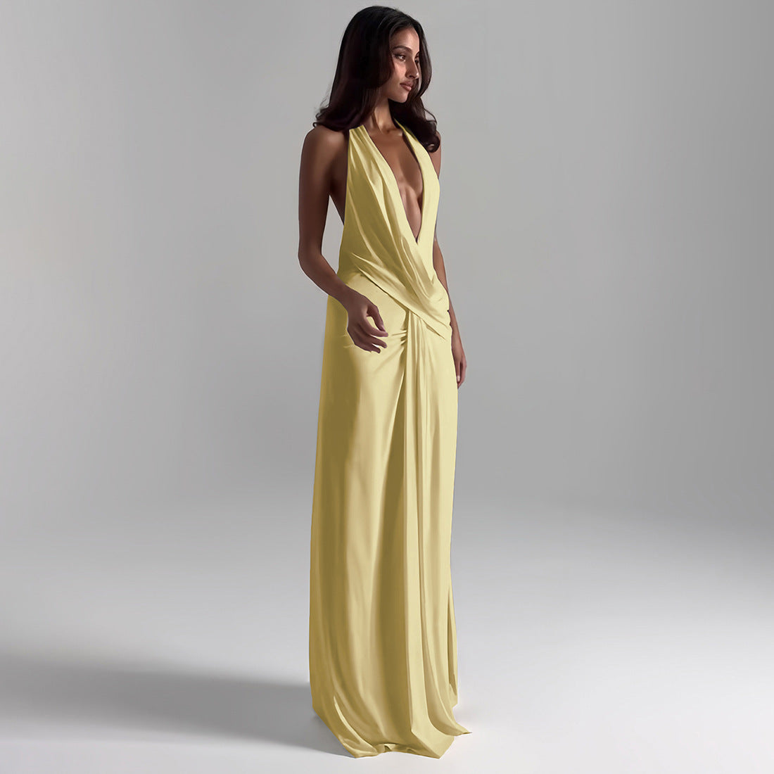 Vestido largo cruzado con abertura