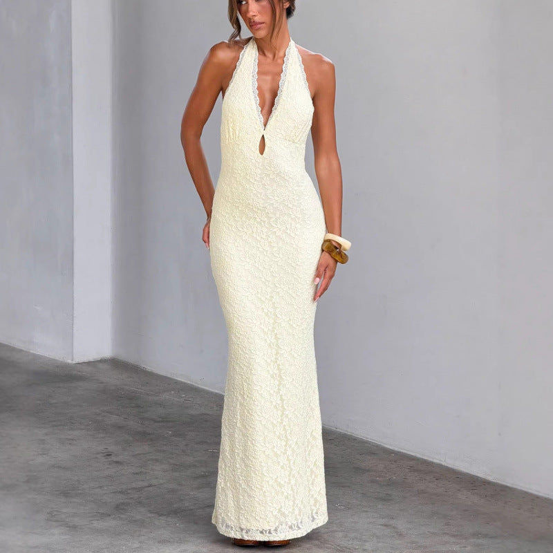 Vestido largo de encaje con escote halter