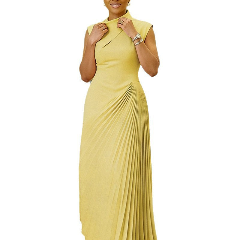 Vestido plisado con cuello alto
