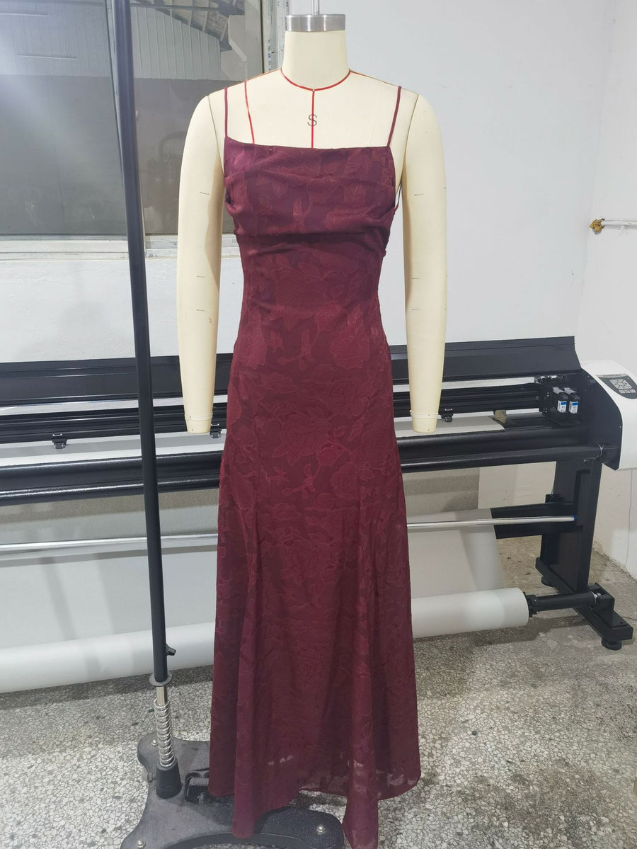 Vestido largo jacquard burdeos