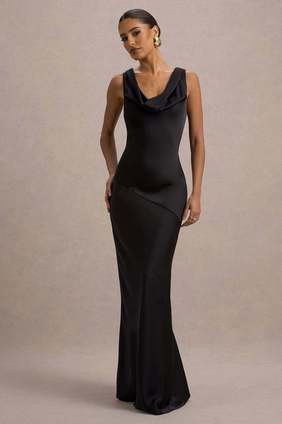 Vestido largo con escote drapeado