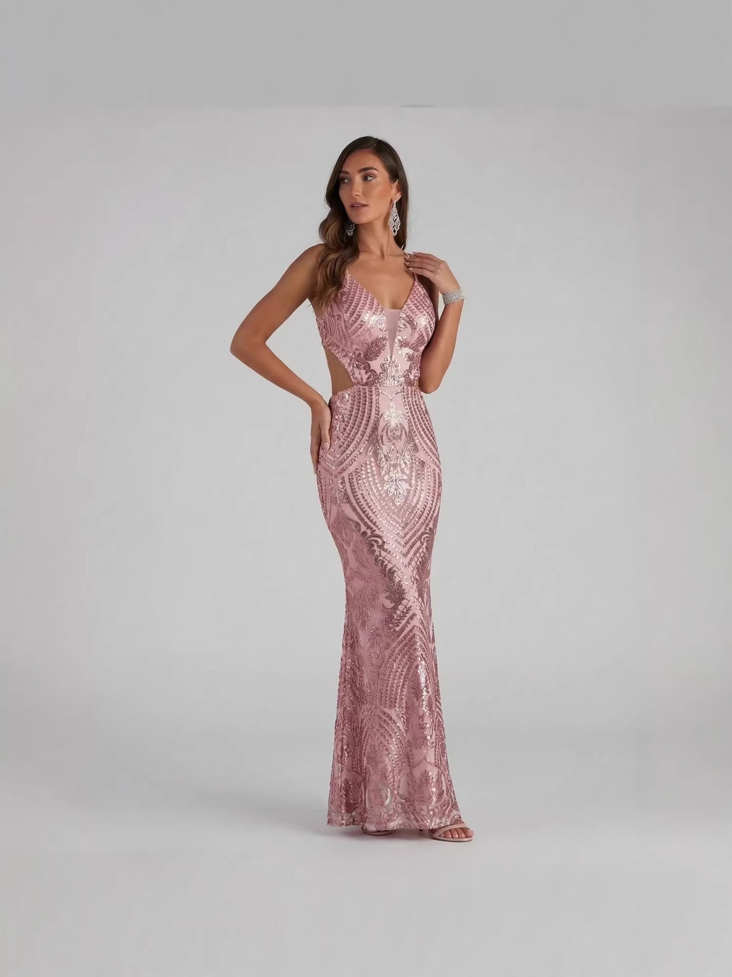 Vestido largo bordado con lentejuelas