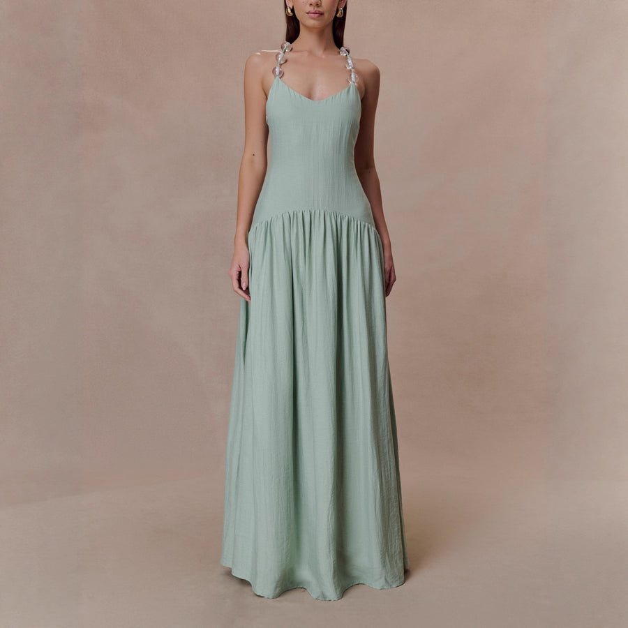 Vestido largo fluido con tirantes joya