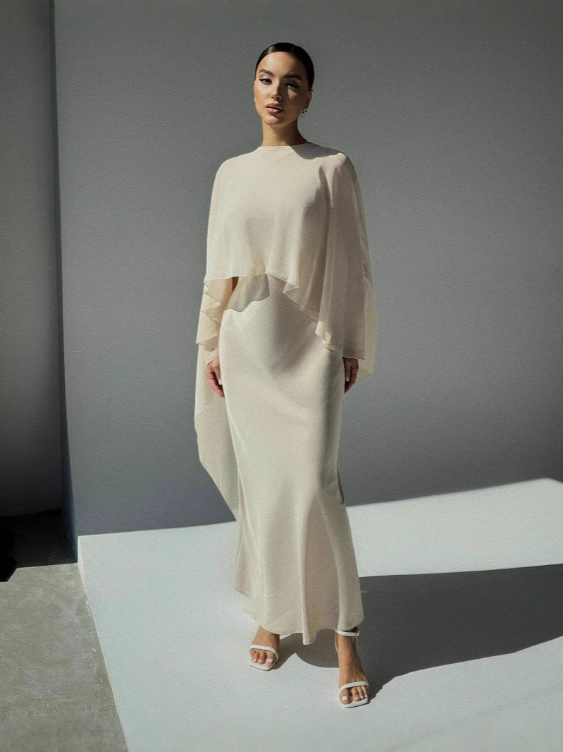 Vestido largo con capa fluida