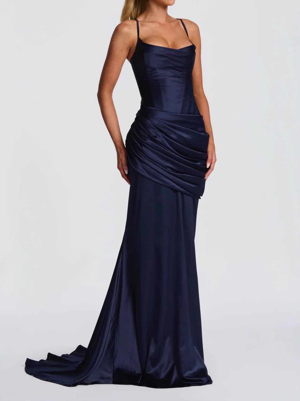 Vestido largo satinado con drapeado