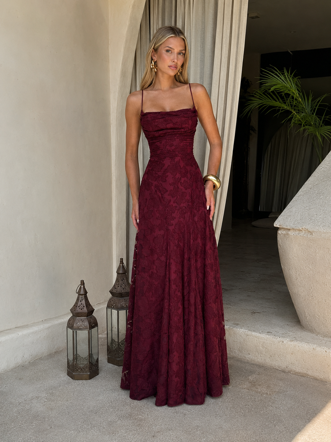 Vestido largo jacquard burdeos