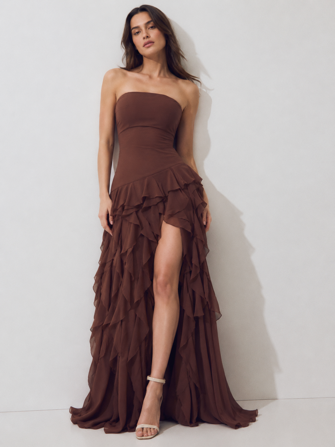 Vestido largo palabra de honor con volantes