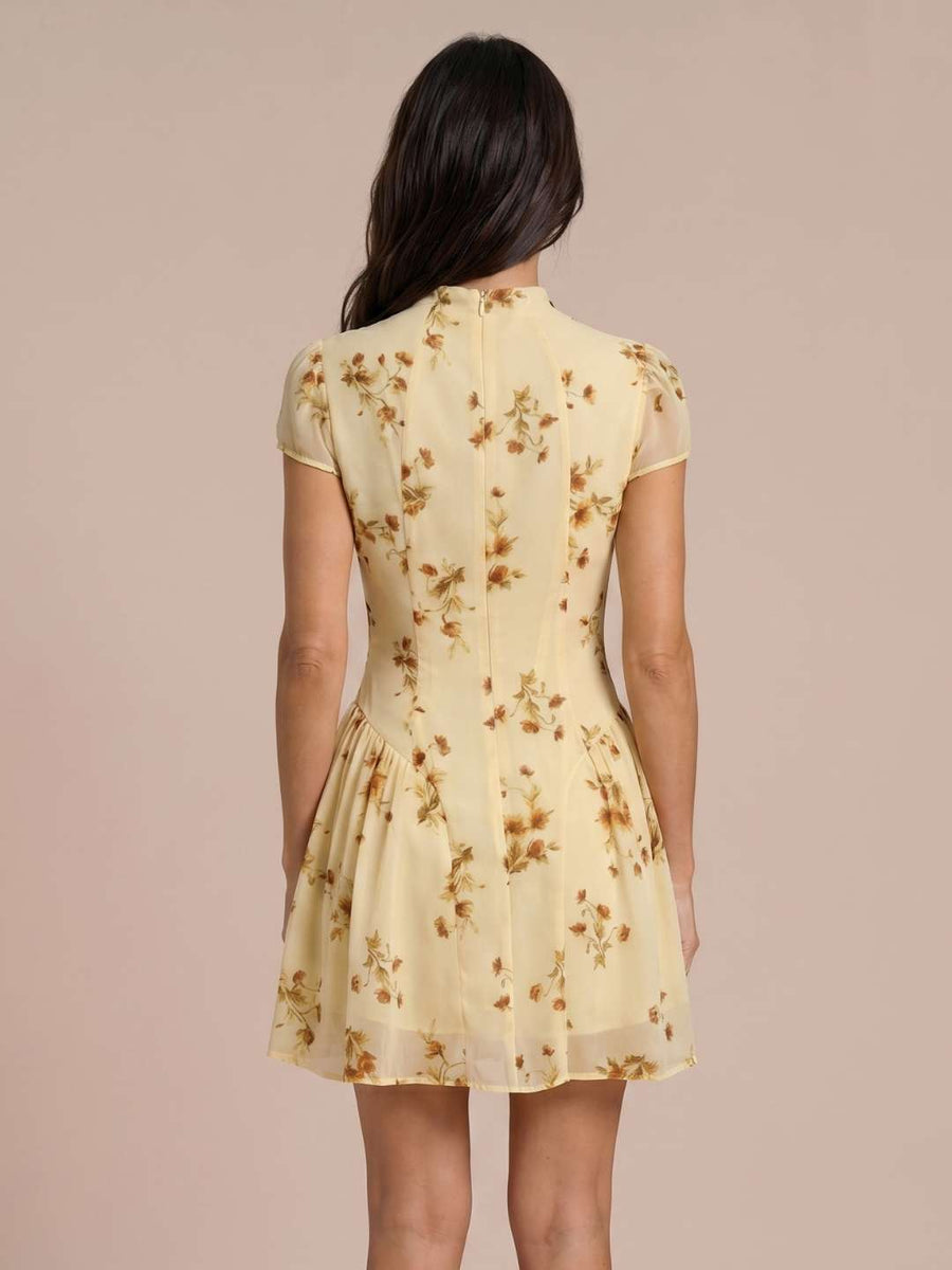 Vestido de manga corta floral