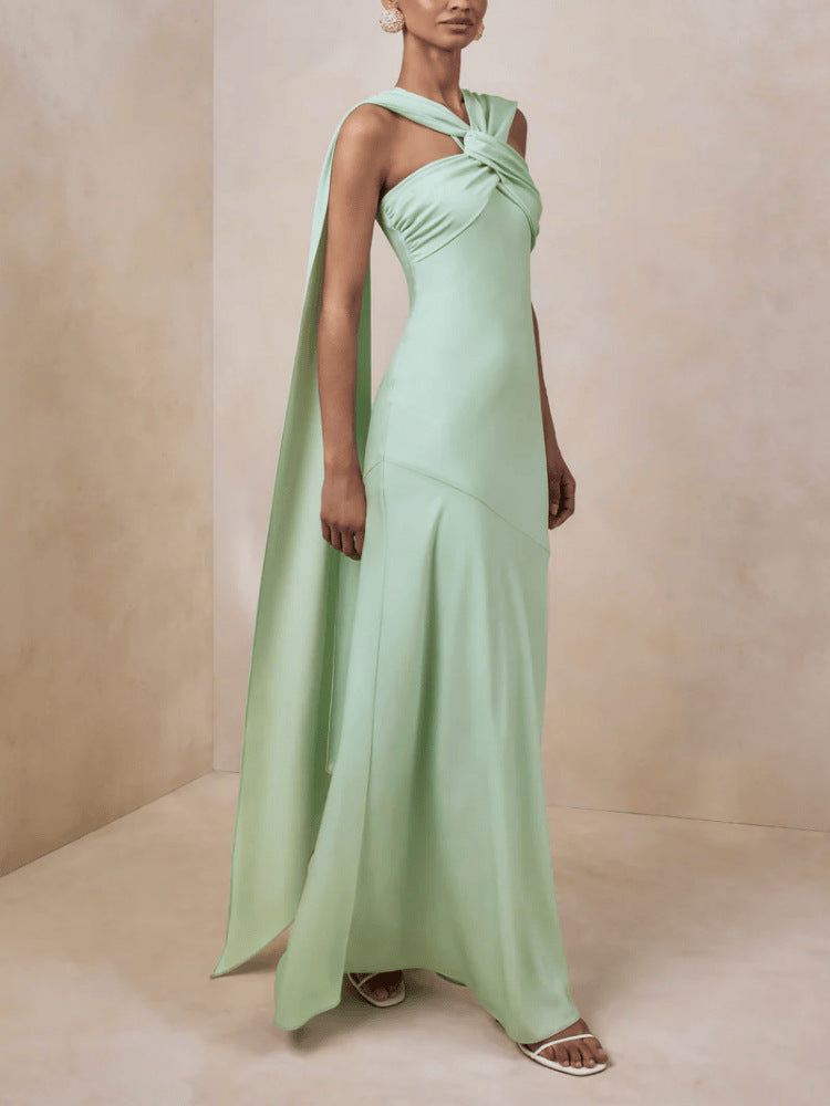 Vestido largo con capa cruzada