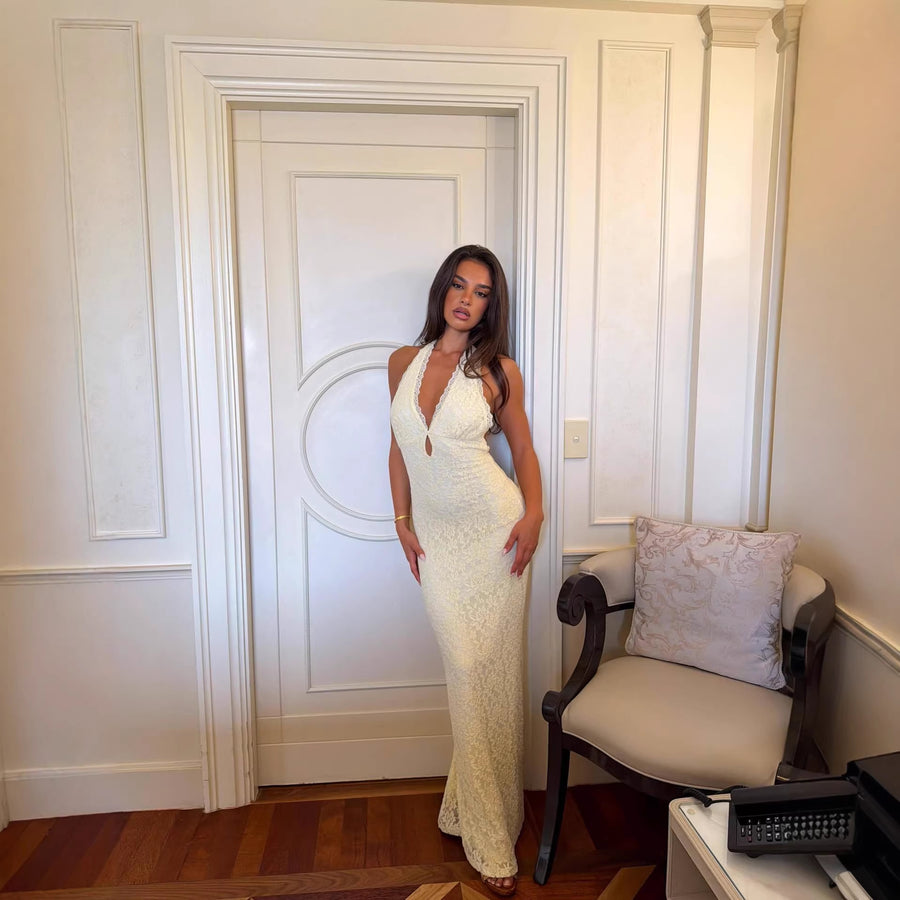 Vestido largo de encaje con escote halter