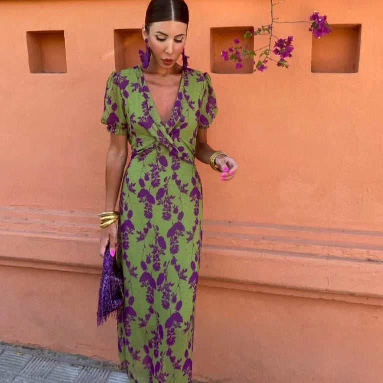 Elegant Pleated Print Dress with V-Neck