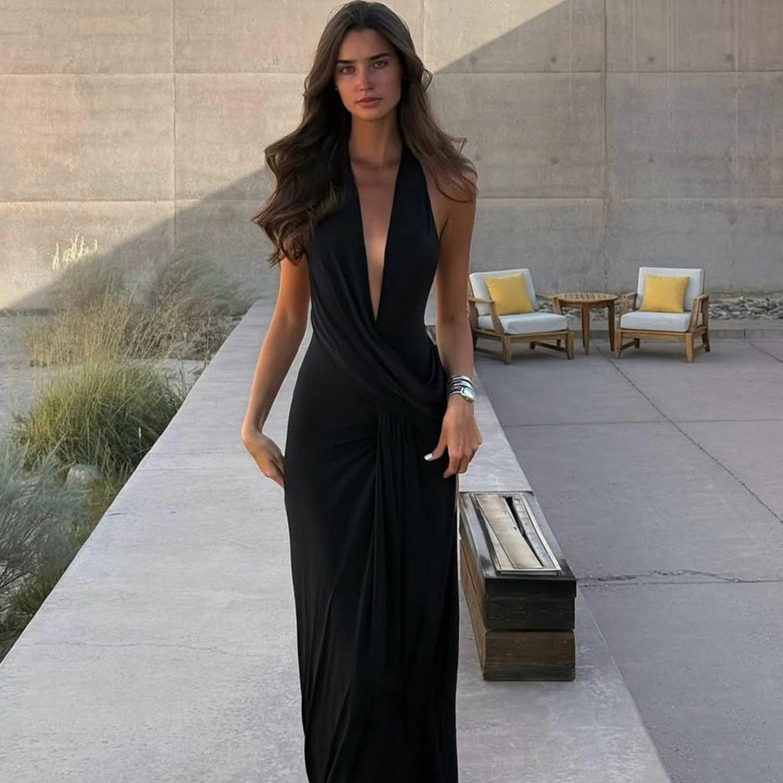 Vestido largo cruzado con abertura