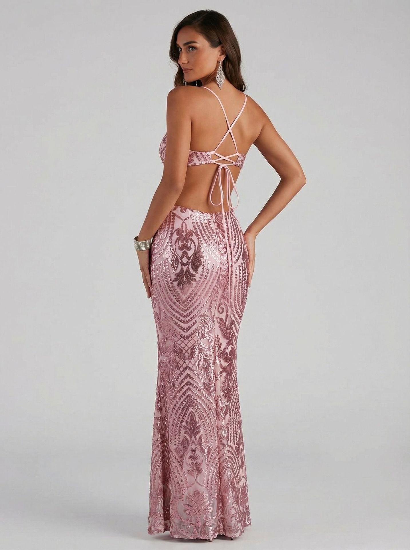 Vestido largo bordado con lentejuelas