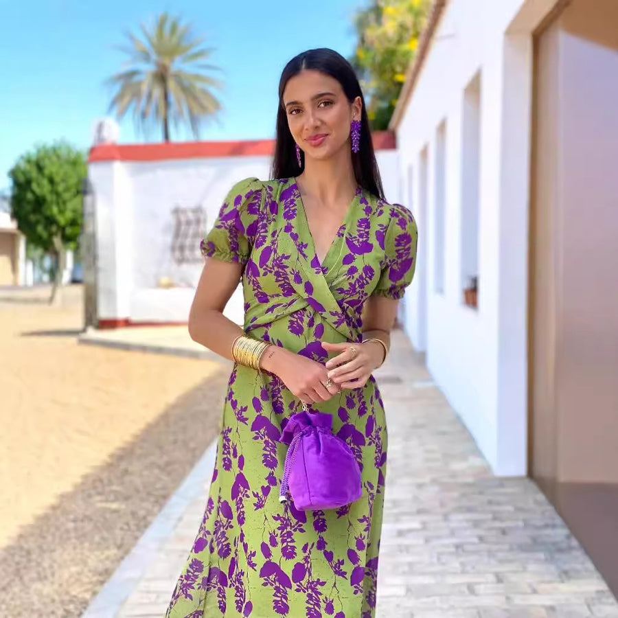 Elegant Pleated Print Dress with V-Neck