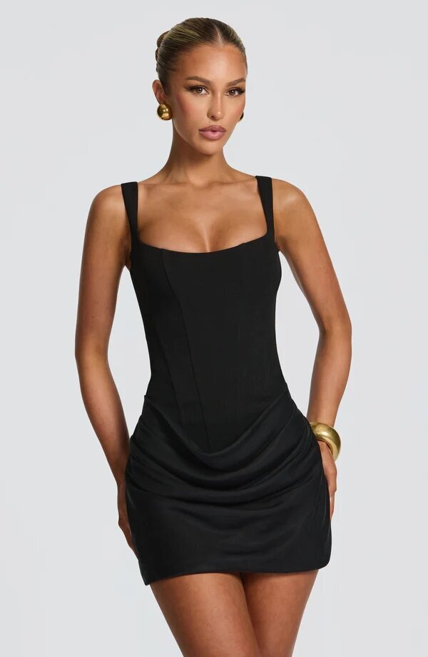 Vestido corto con escote cuadrado