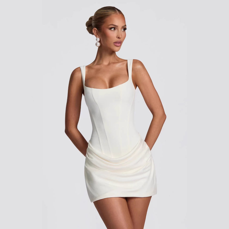 Vestido corto con escote cuadrado