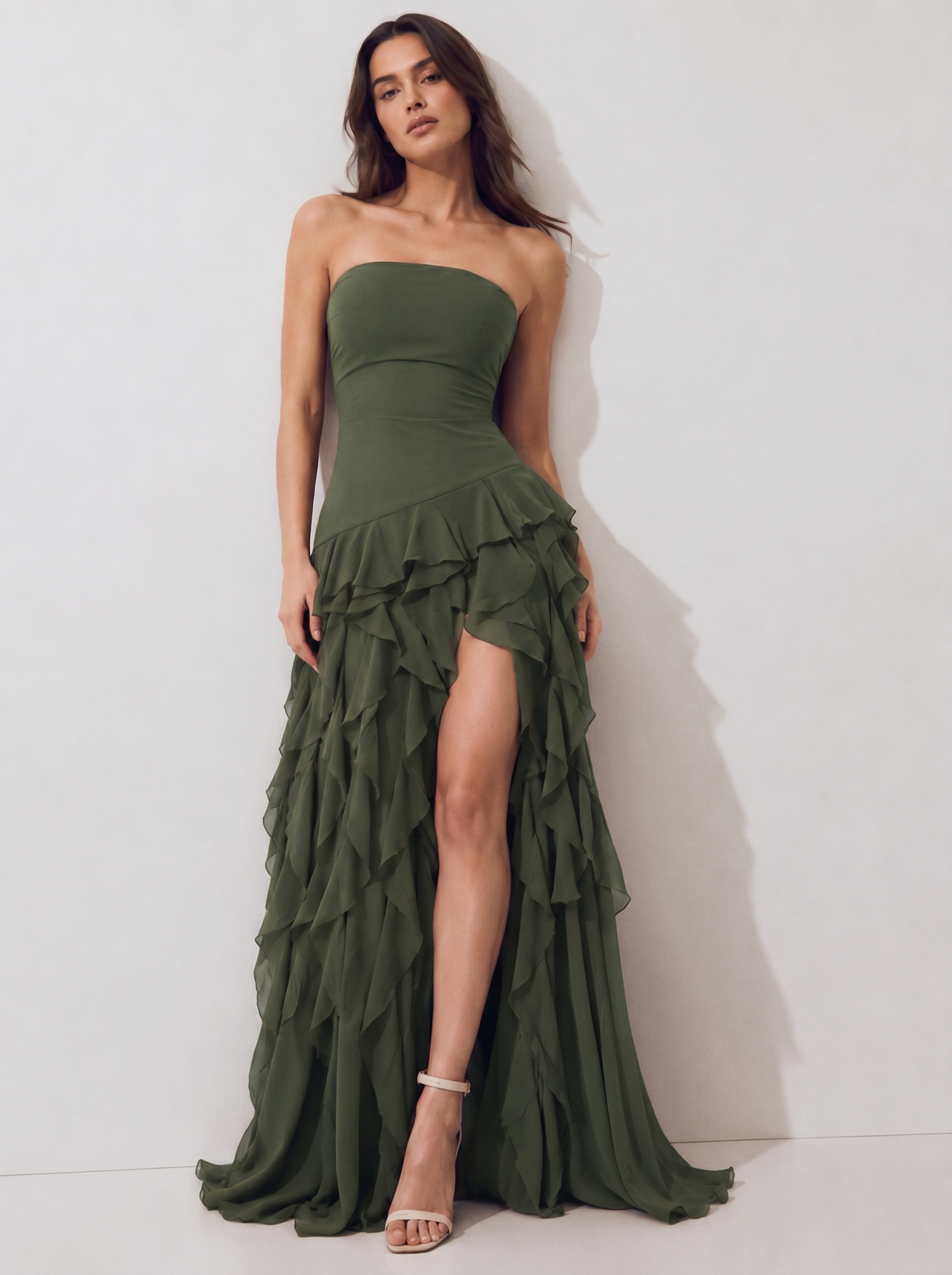 Vestido largo palabra de honor con volantes