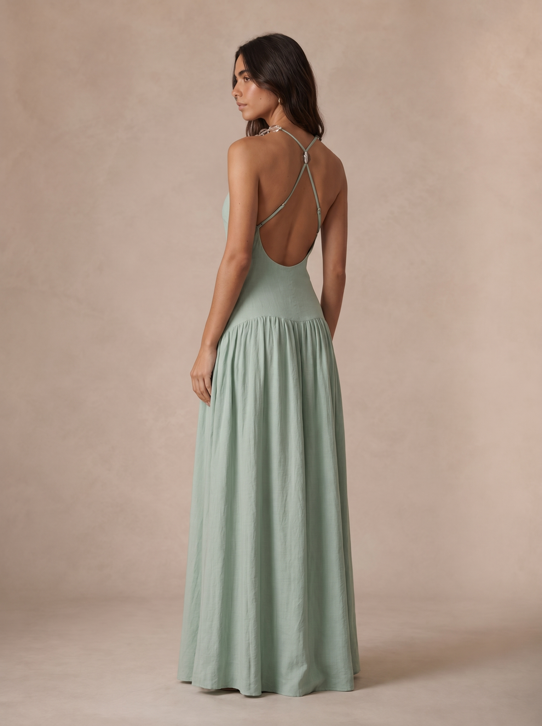 Vestido largo fluido con tirantes joya