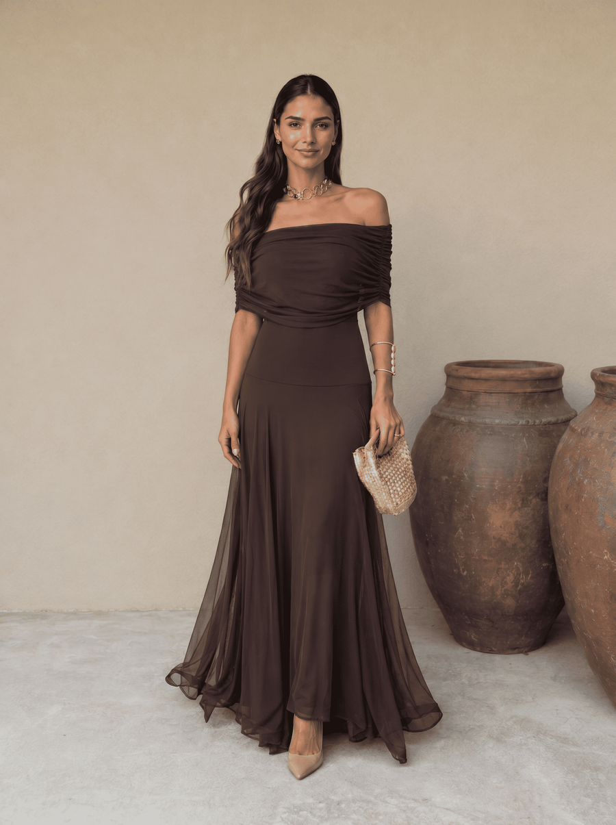 Vestido largo con escote bardot marrón